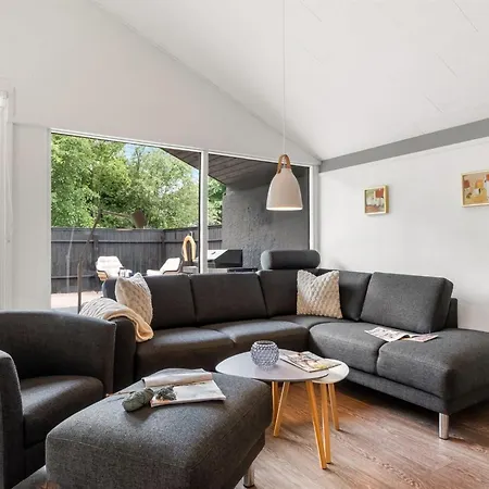 Sibyll - 1km From The Sea By Interhome Nyaraló