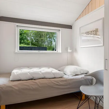 Sibyll - 1km From The Sea By Interhome